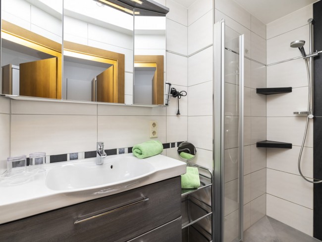 Moderne und geräumige Badezimmer